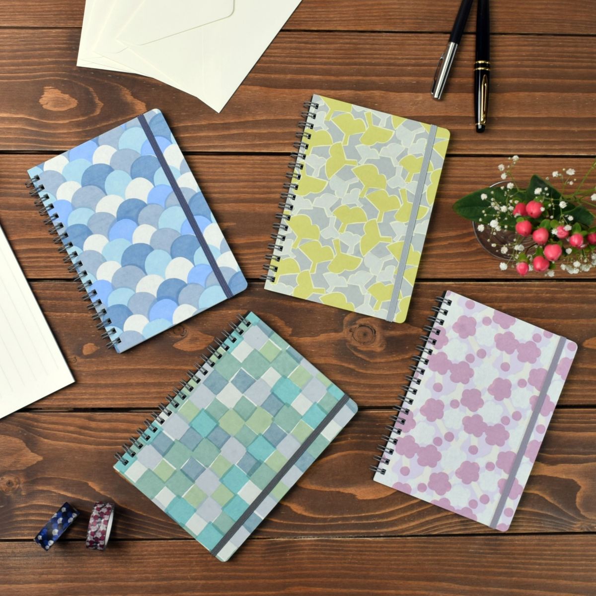 Ring notebooks in four patterns